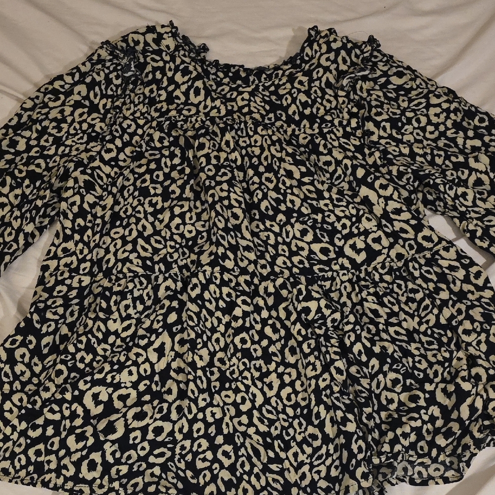 JODIFL Black and White Ruffled 3/4 Sleeve Blouse